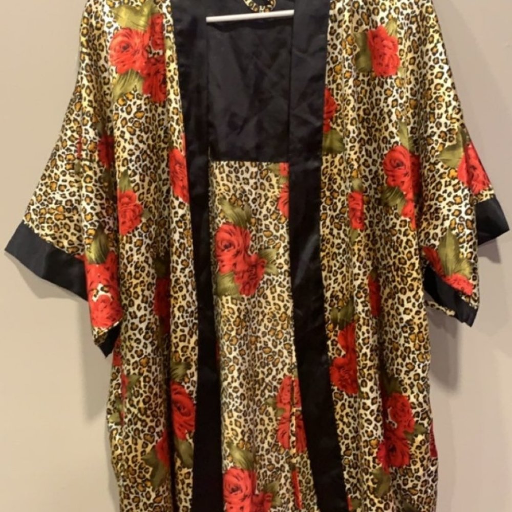 Robe - Picture 3 of 6